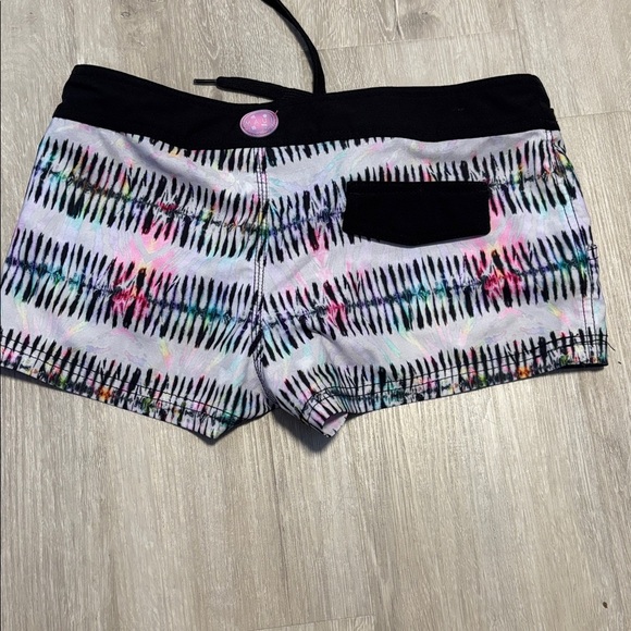 Maui and Sons Black with Vibrant Pattern Shorts - Picture 2 of 5